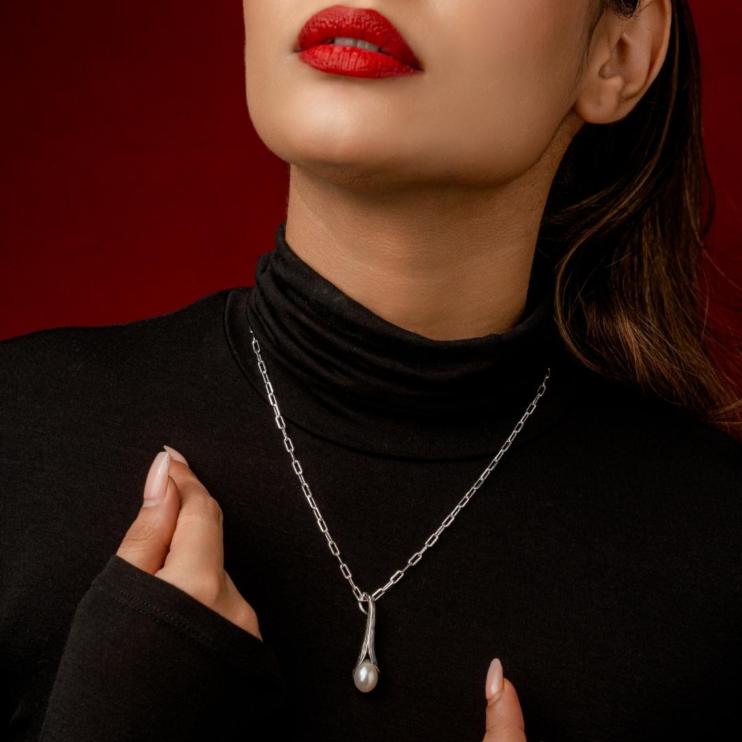 Pearl Embrace Necklace