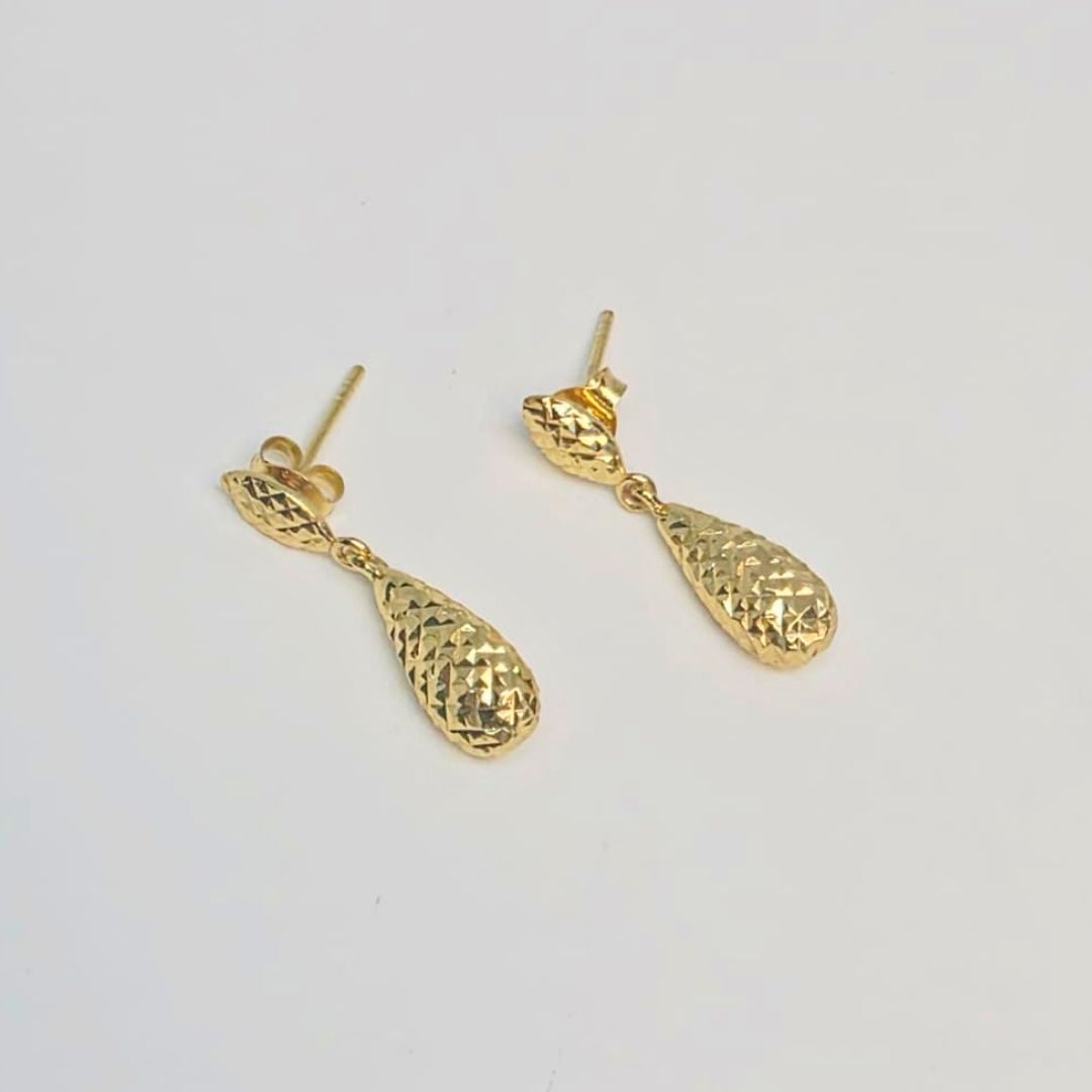 Leaf like earring